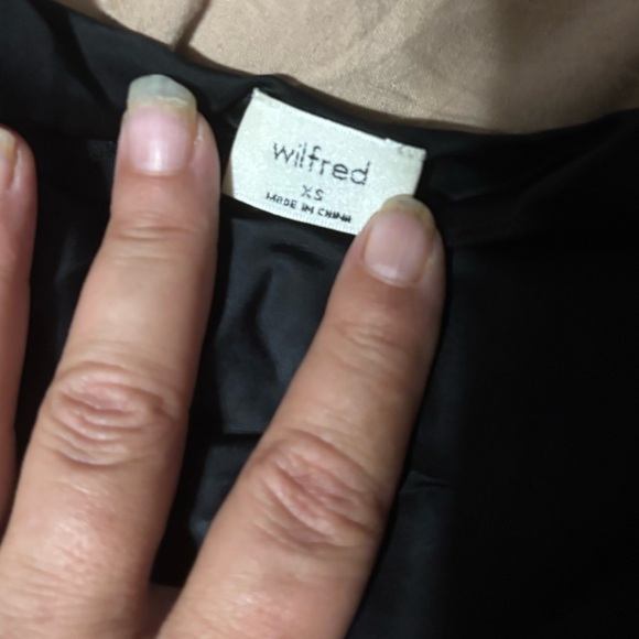 Wilfred Black Fitted Camisole with Spaghetti Straps and scoop neck xs - Picture 7 of 11